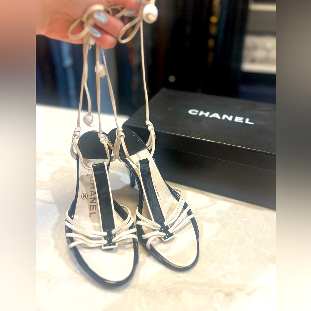Chanel wraparound sandals size 6,5 come withh box